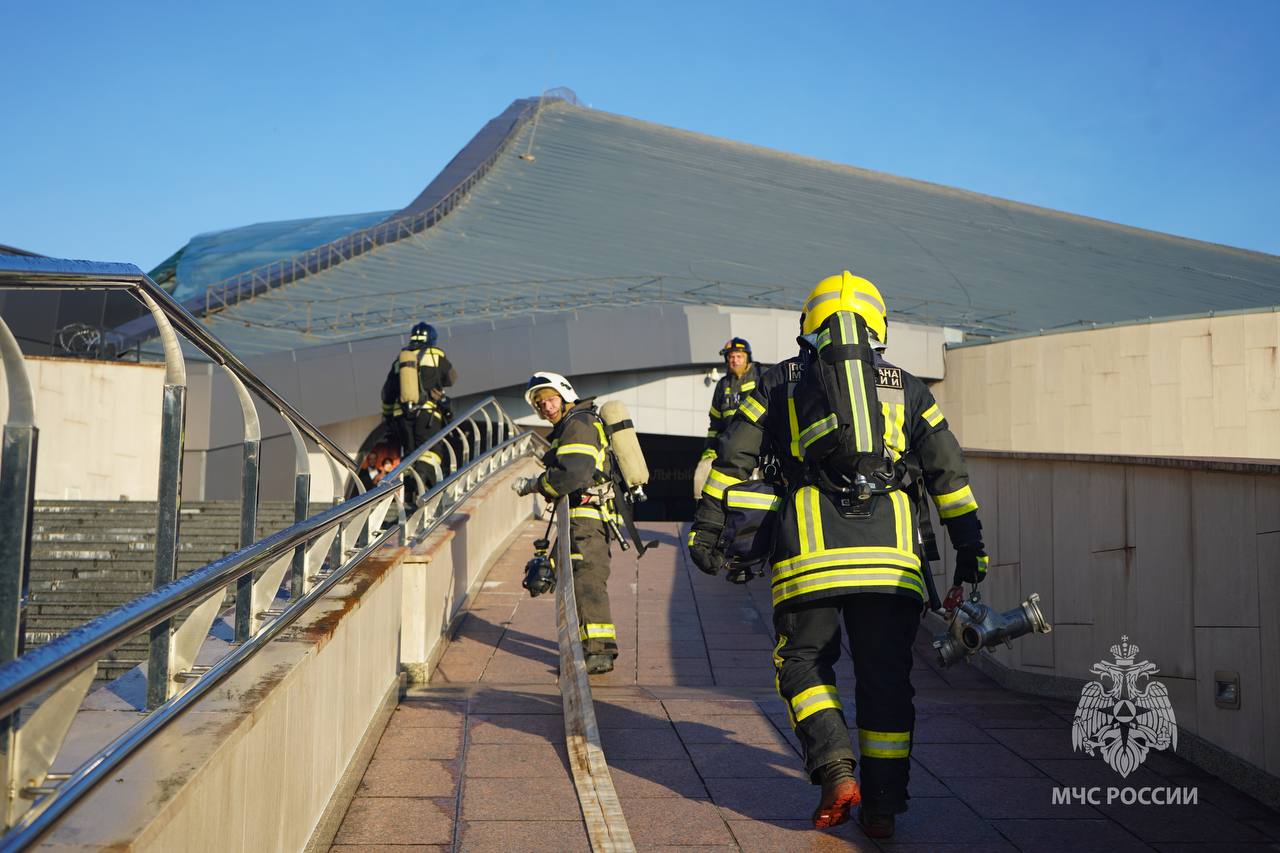 Сотрудники МЧС России провели пожарно-тактические учения в театре эстрады «Янтарь Холл» Сотрудники МЧС России провели пожарно-тактические учения в театре эстрады «Янтарь Холл»