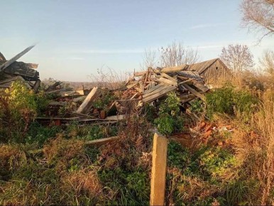 Дом троих детей под Правдинском разобрали до досок
