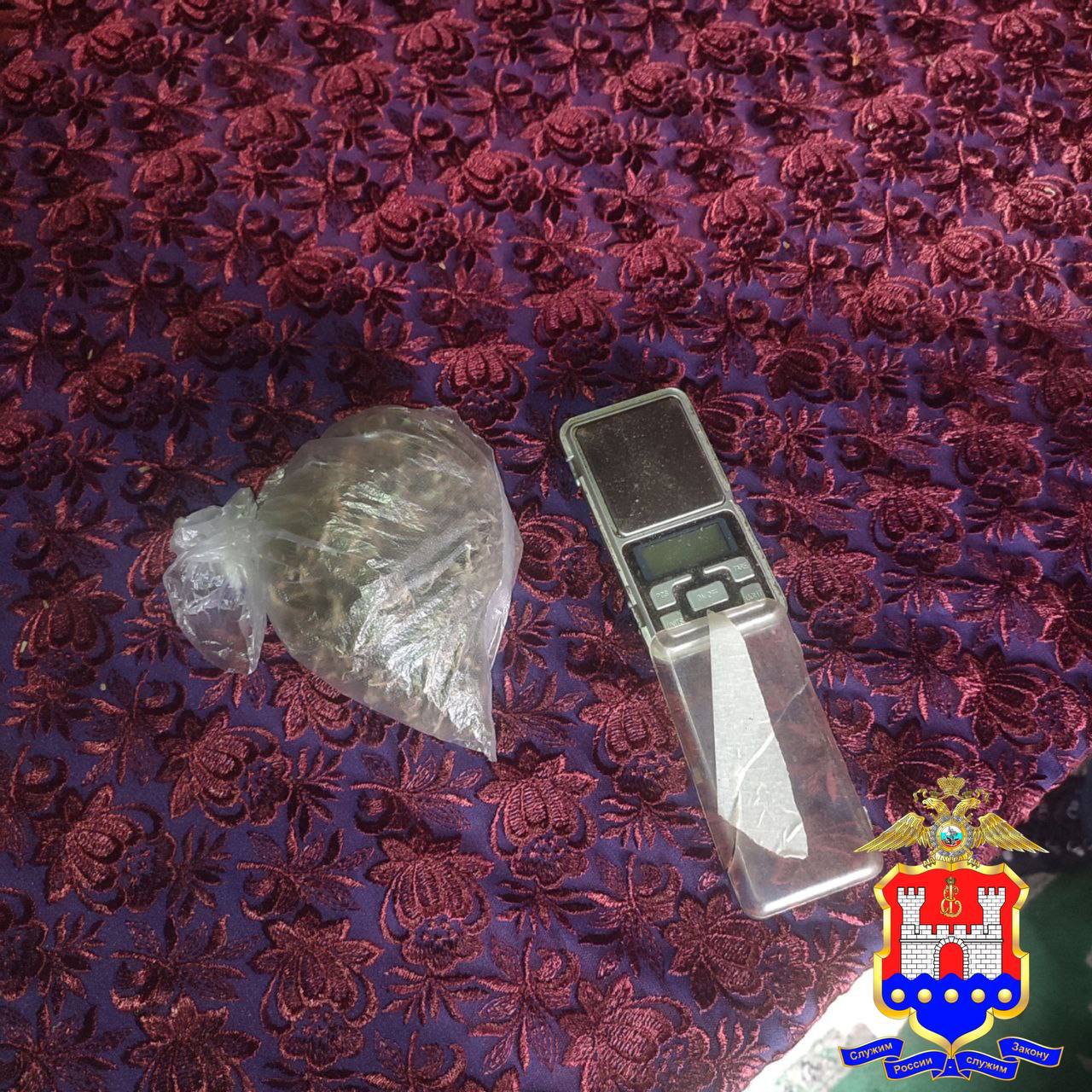 Наркополицейские изъяли у жителя Гурьевского района более 350 граммов каннабиса Наркополицейские изъяли у жителя Гурьевского района более 350 граммов каннабиса