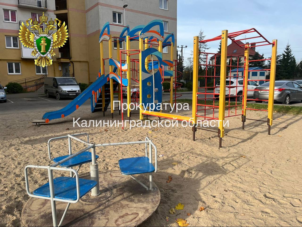 В Гурьевском районе благодаря вмешательству прокуратуры детская площадка приведена в нормативное состояние