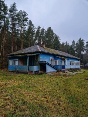 Экскурсовод показал заброшенную турбазу на берегу Виштынца, чей хозяин не пережил 90-е