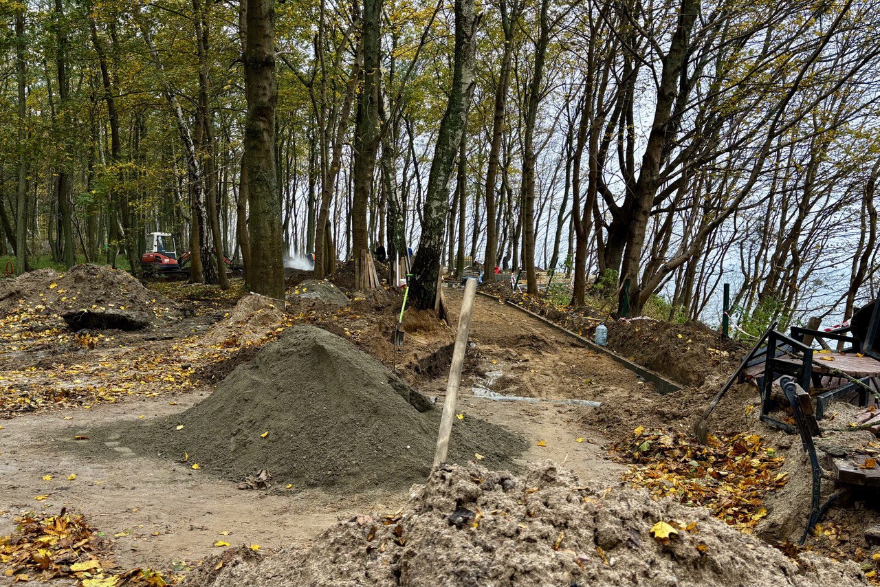 «Тропинки над морем»: в Светлогорске завершают благоустройство новой части парка «Времена года» «Тропинки над морем»: в Светлогорске завершают благоустройство новой части парка «Времена года»