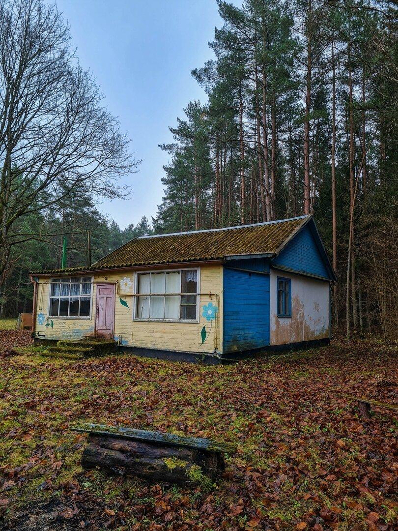 Экскурсовод показал заброшенную турбазу на берегу Виштынца, чей хозяин не пережил 90-е Экскурсовод показал заброшенную турбазу на берегу Виштынца, чей хозяин не пережил 90-е