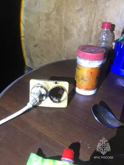 В Балтийске из-за короткого замыкания загорелся дом, из пожара спасли трёх тусовщиков В Балтийске из-за короткого замыкания загорелся дом, из пожара спасли трёх тусовщиков