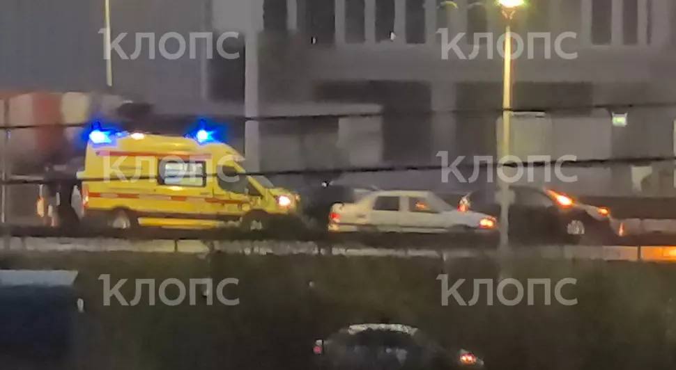 На выезде из Калининграда в Гурьевск произошло ДТП, на помощь пострадавшим приехала скорая На выезде из Калининграда в Гурьевск произошло ДТП, на помощь пострадавшим приехала скорая