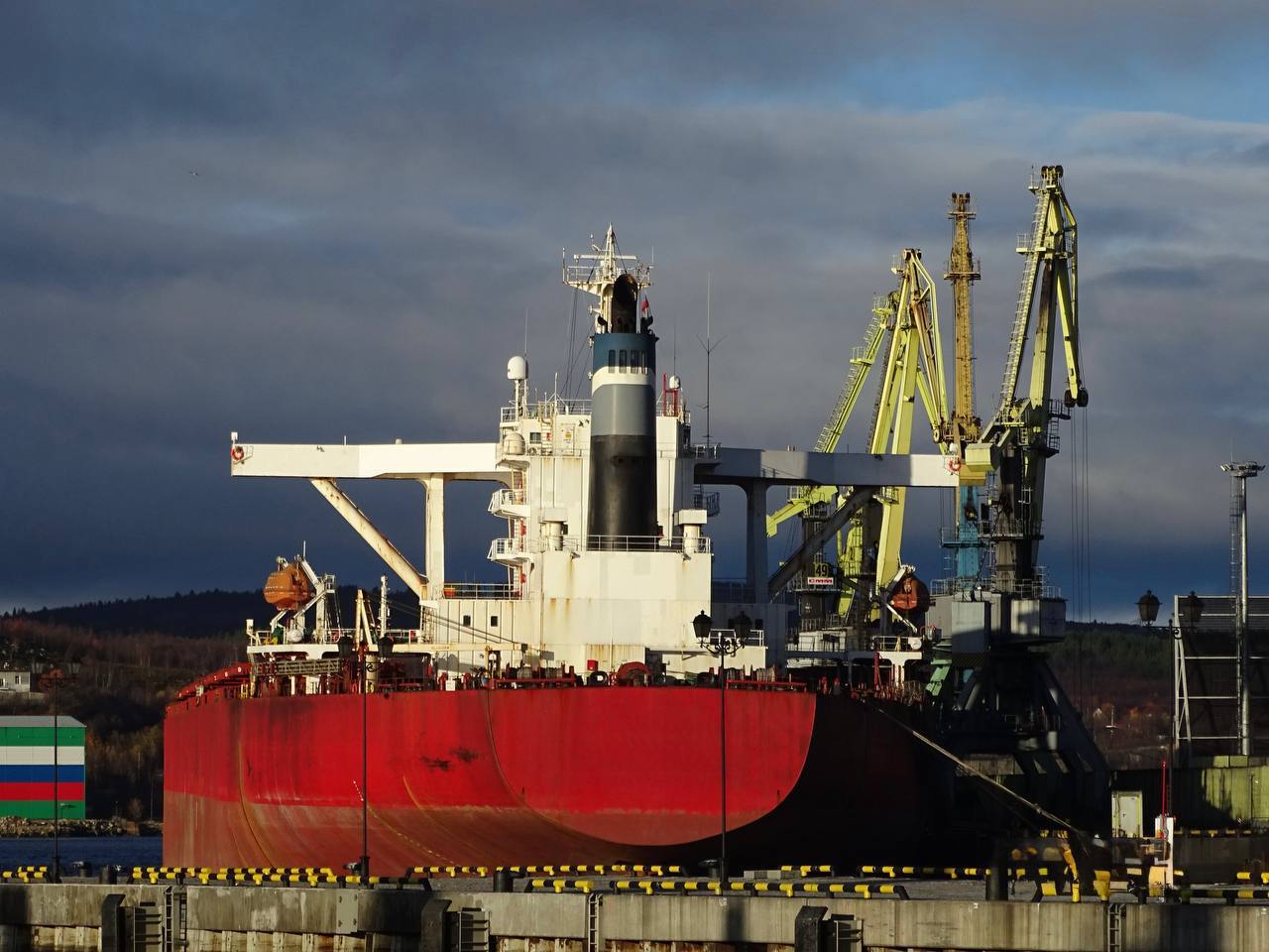 По маршруту «Арктический экспресс № 1» убыл последний в 2025 году контейнеровоз