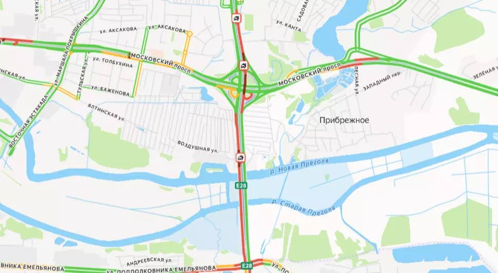 На выезде из Калининграда в Гурьевск произошло ДТП, на помощь пострадавшим приехала скорая На выезде из Калининграда в Гурьевск произошло ДТП, на помощь пострадавшим приехала скорая