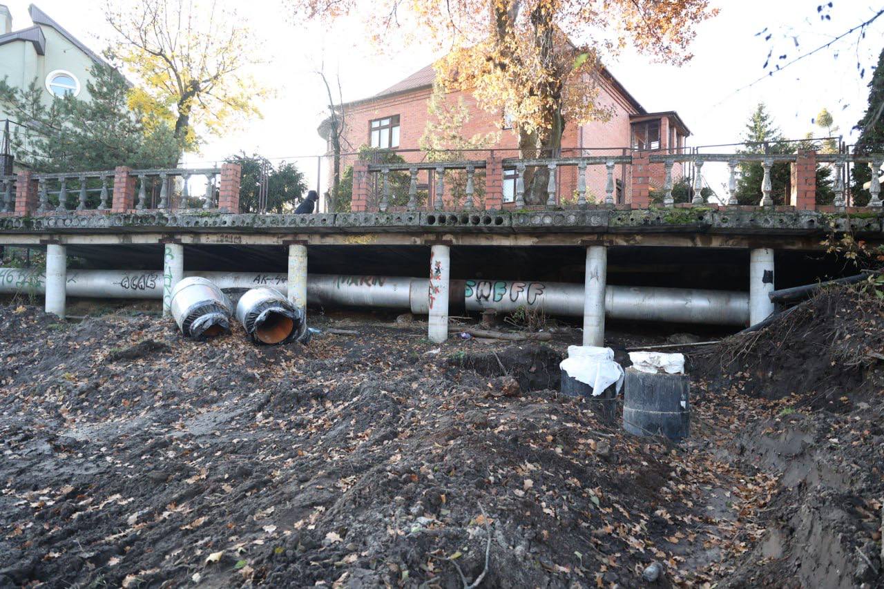 «Калининградтеплосеть» продолжает обновлять теплосеть на улице Некрасова «Калининградтеплосеть» продолжает обновлять теплосеть на улице Некрасова