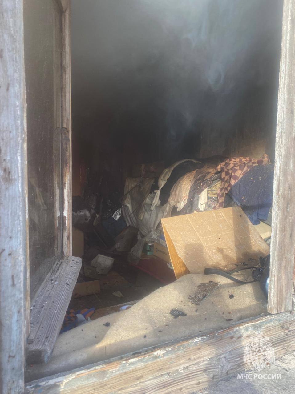 Огнеборцы МЧС России потушили пожар в Черняховске Огнеборцы МЧС России потушили пожар в Черняховске