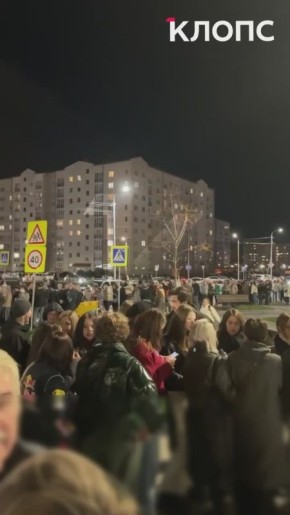 В Калининграде во Дворце спорта «Янтарный» зрители не могут вовремя попасть на концерт Леонида Агутина (видео)