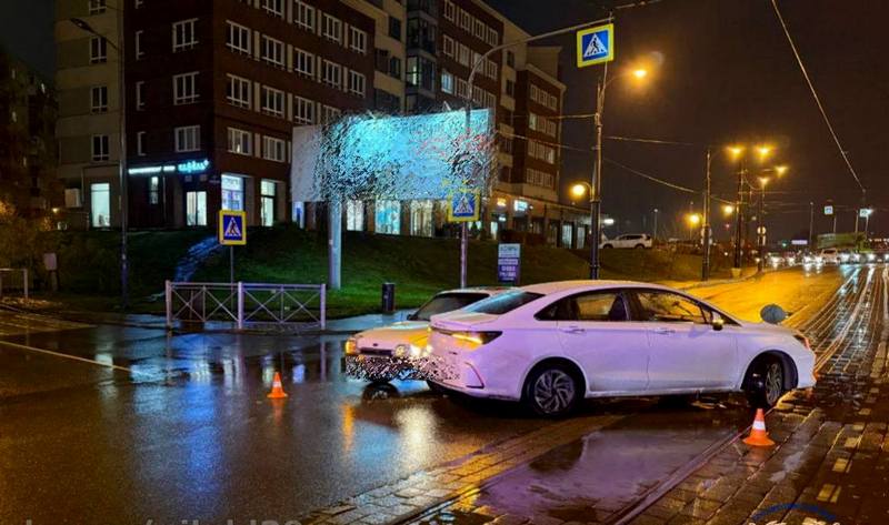 «Форд» врезался в пешехода и автомобиль в Калининграде