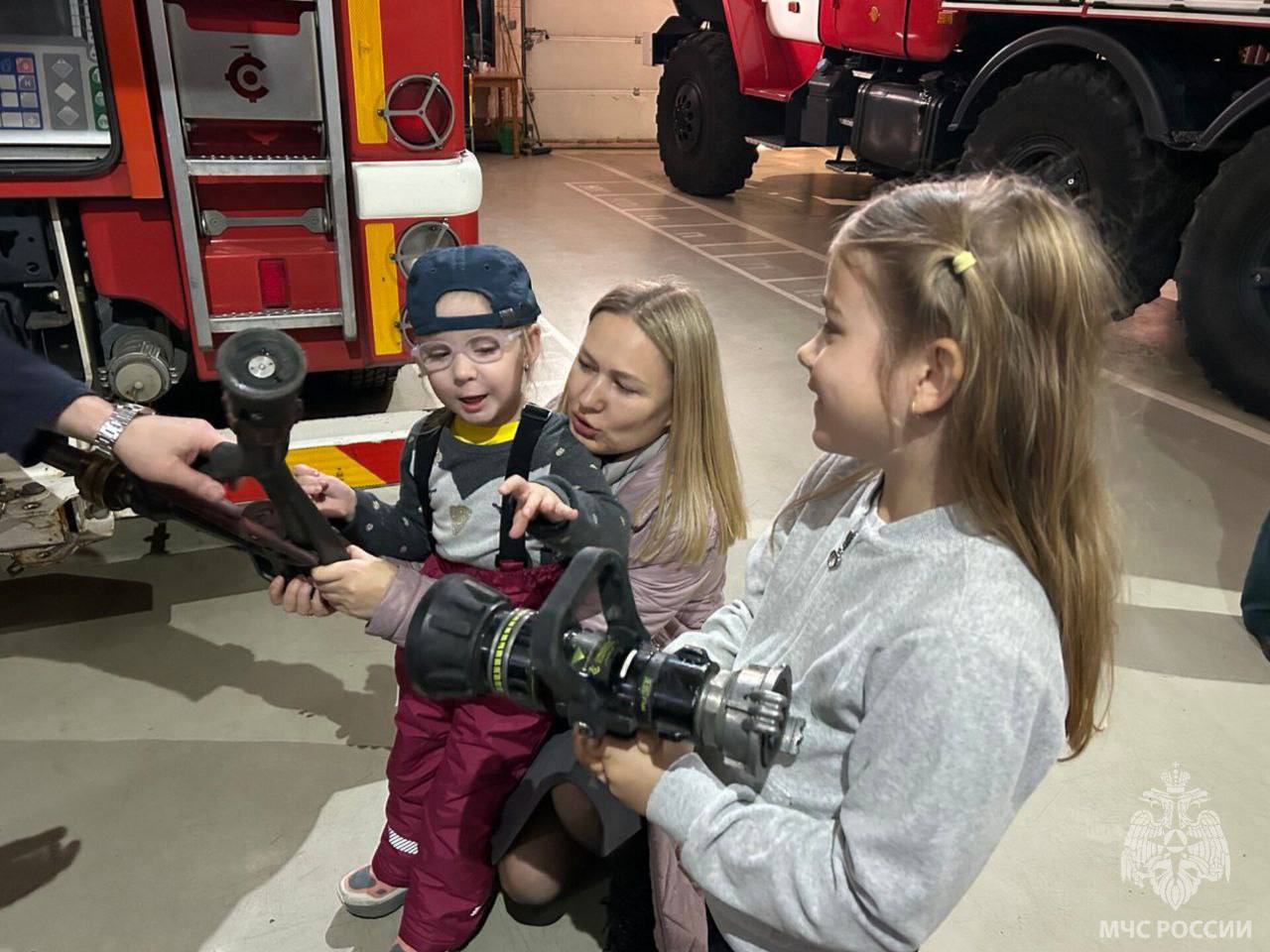 От улыбки стало всем светлей От улыбки стало всем светлей