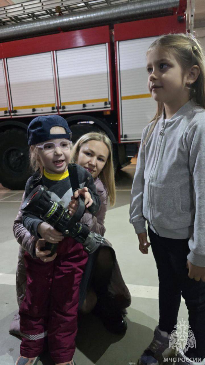 От улыбки стало всем светлей От улыбки стало всем светлей