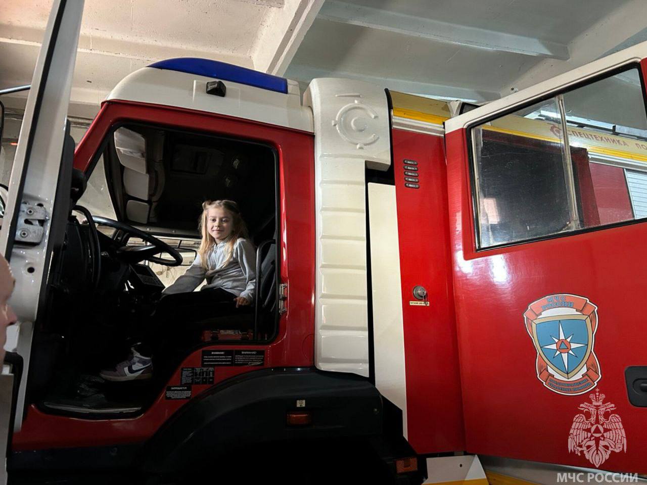 От улыбки стало всем светлей От улыбки стало всем светлей