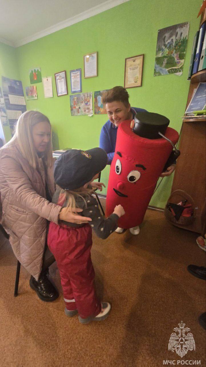 От улыбки стало всем светлей От улыбки стало всем светлей