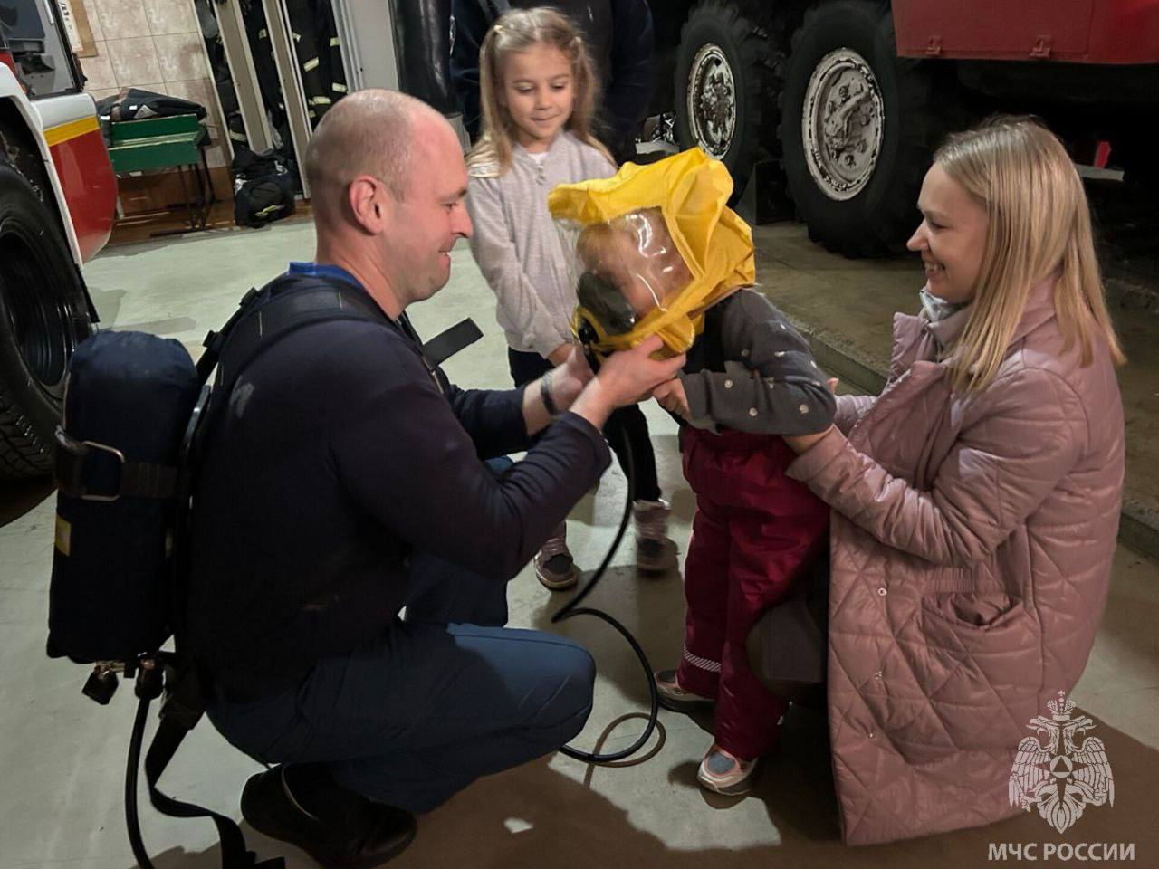 От улыбки стало всем светлей От улыбки стало всем светлей