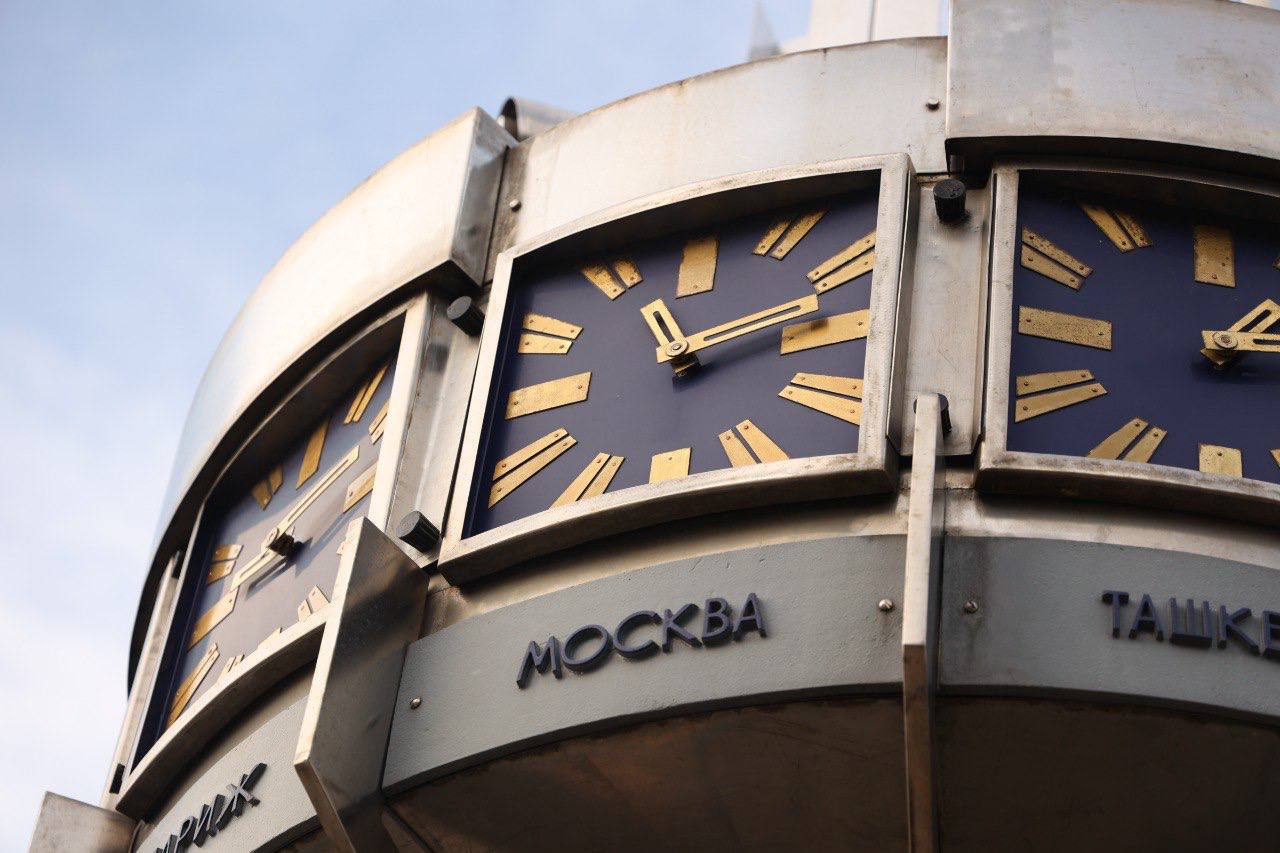 На Нижнем озере в Калининграде завершили ремонт «Мировых часов» На Нижнем озере в Калининграде завершили ремонт «Мировых часов»