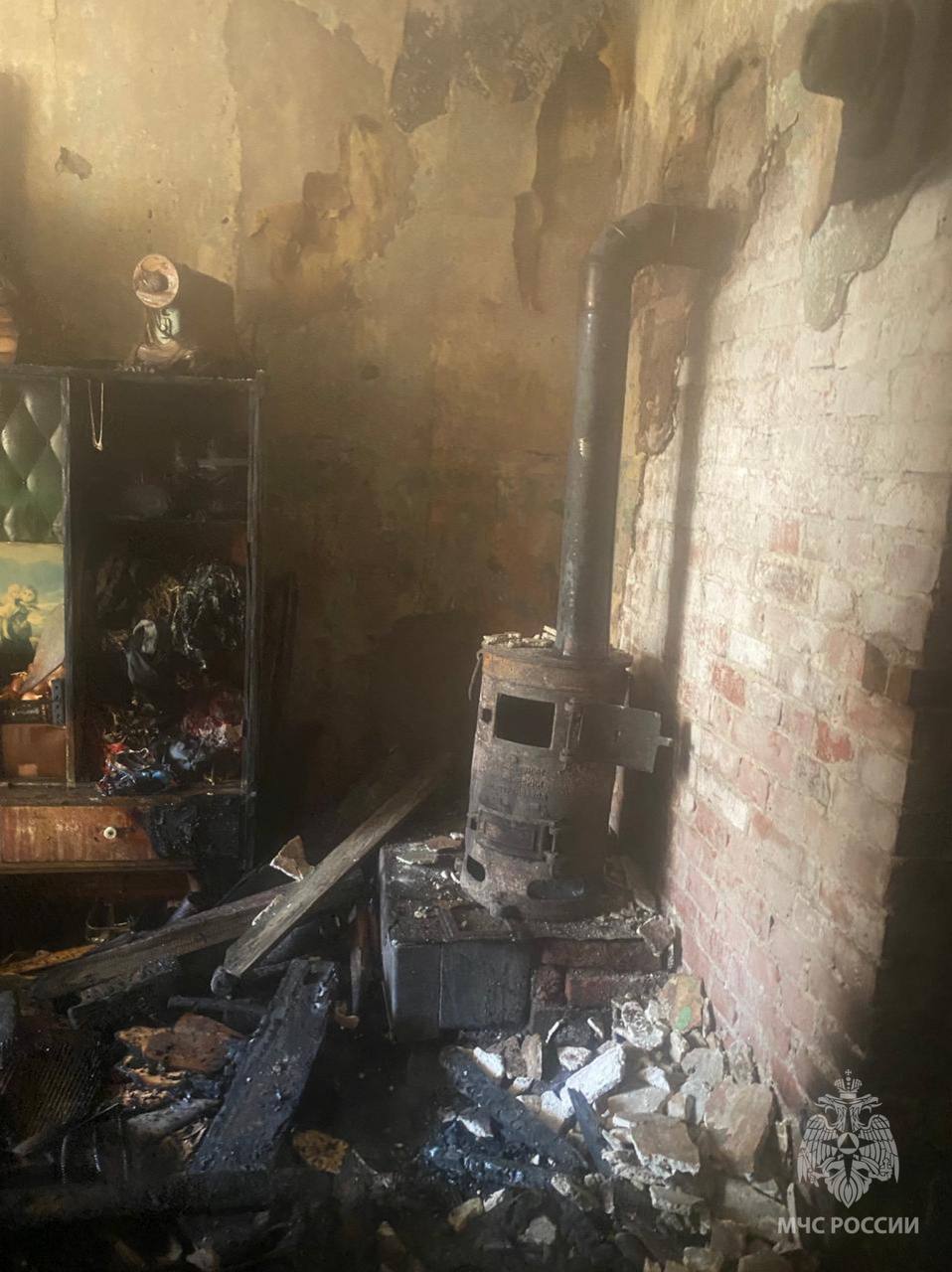 Огнеборцы МЧС России потушили пожар в Черняховске Огнеборцы МЧС России потушили пожар в Черняховске