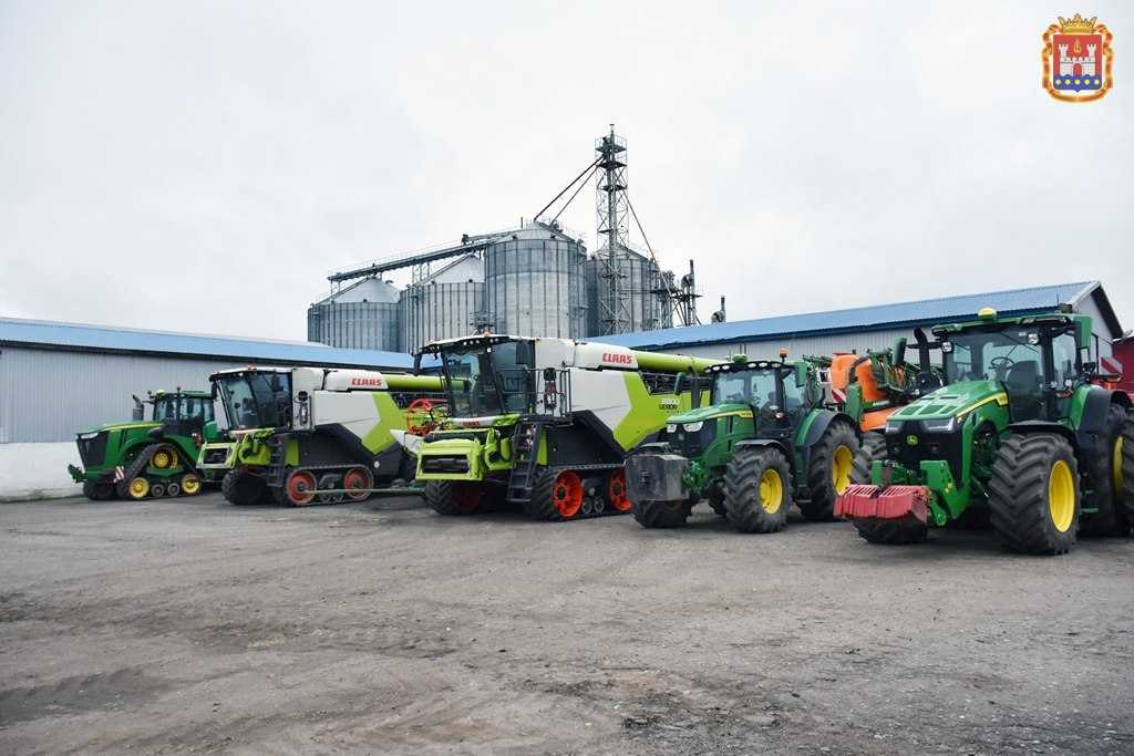 Норвежский инвестор завёз под Озёрск добывающих траву из-под снега коров Норвежский инвестор завёз под Озёрск добывающих траву из-под снега коров