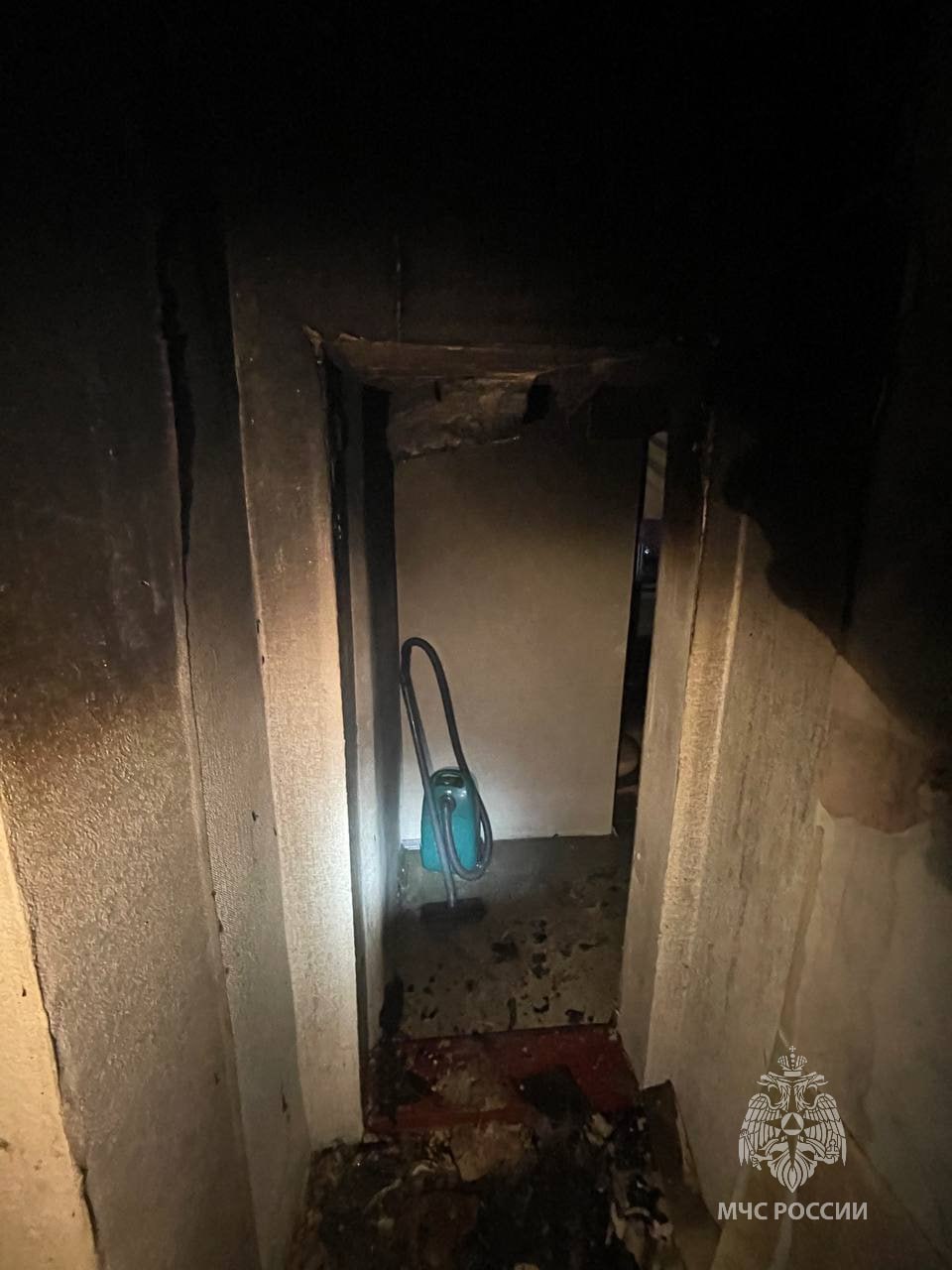 Огнеборцы МЧС России спасли человека на пожаре в Калининграде Огнеборцы МЧС России спасли человека на пожаре в Калининграде