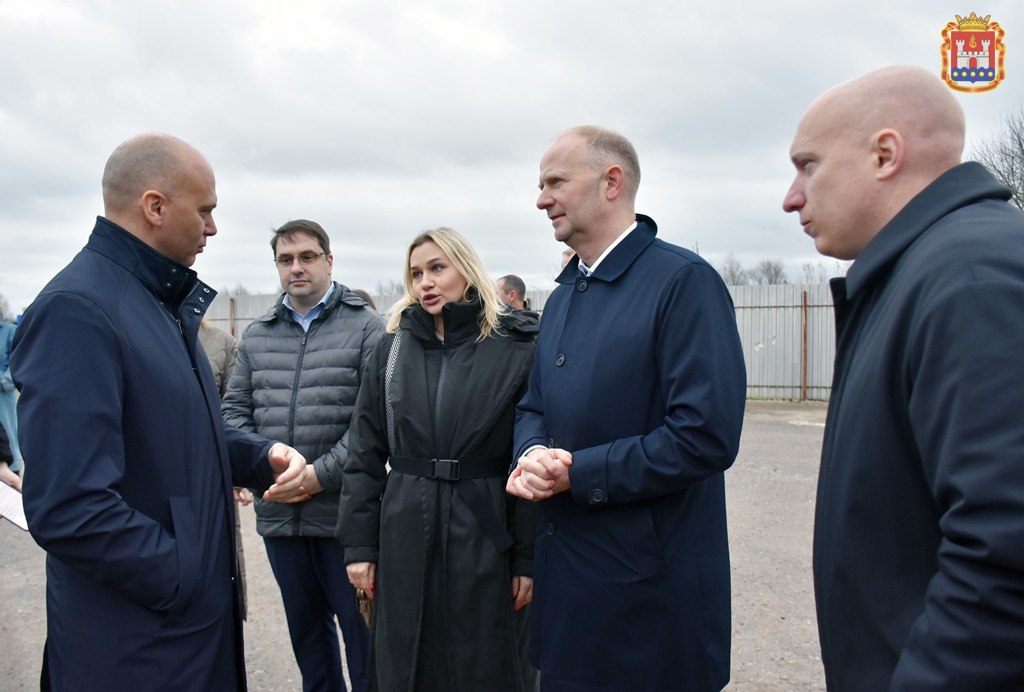 Норвежский инвестор завёз под Озёрск добывающих траву из-под снега коров Норвежский инвестор завёз под Озёрск добывающих траву из-под снега коров