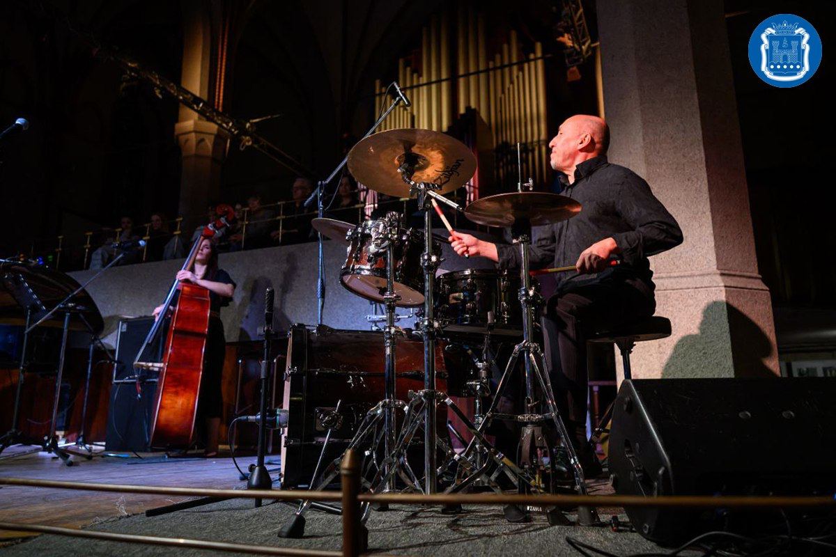 В Калининграде стартовал международный фестиваль «Джаз в филармонии» В Калининграде стартовал международный фестиваль «Джаз в филармонии»