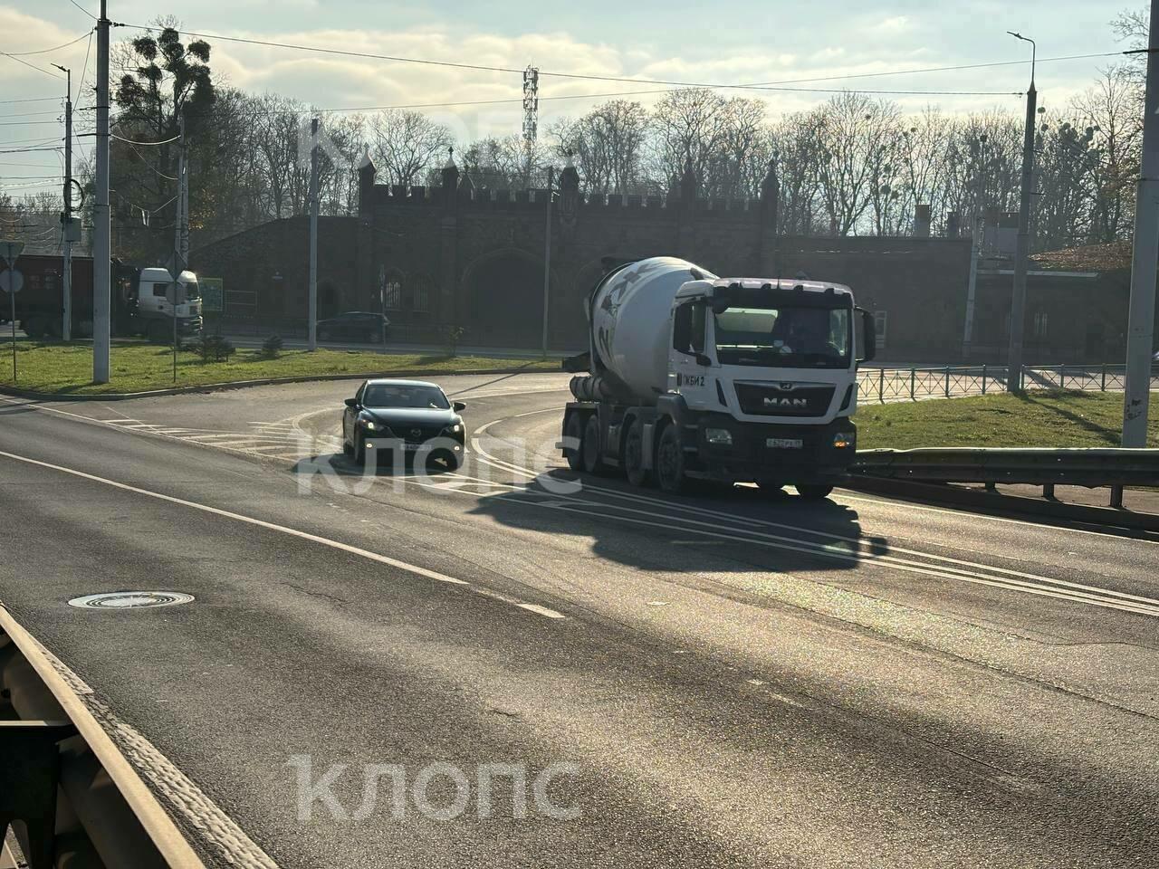 В Калининграде сузили въезд на вторую эстакаду с проспекта Калинина В Калининграде сузили въезд на вторую эстакаду с проспекта Калинина