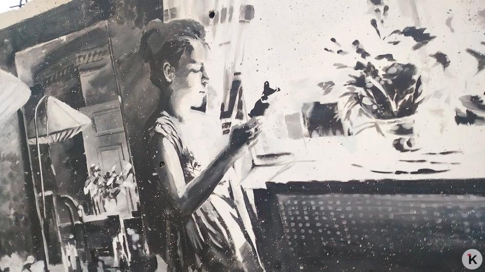 На бетонной стене кладбища на Камской появились портреты первых переселенцев На бетонной стене кладбища на Камской появились портреты первых переселенцев