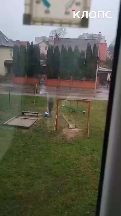 «Так и сидит в темноте один»: городские власти готовы вступиться за беспомощного голодающего калининградца