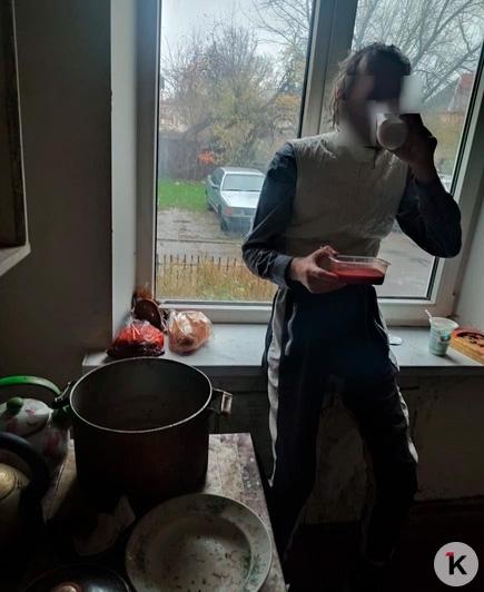 «Так и сидит в темноте один»: городские власти готовы вступиться за беспомощного голодающего калининградца «Так и сидит в темноте один»: городские власти готовы вступиться за беспомощного голодающего калининградца