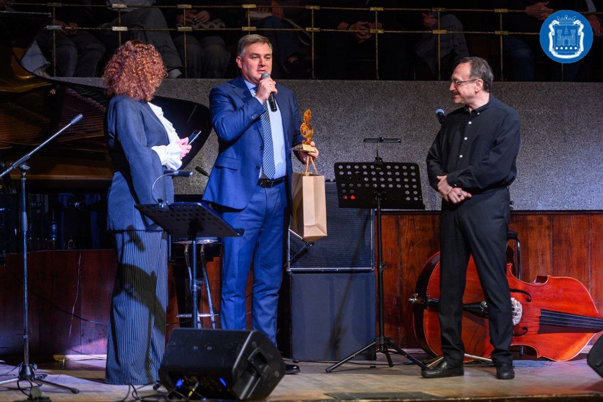 В Калининграде стартовал международный фестиваль «Джаз в филармонии» В Калининграде стартовал международный фестиваль «Джаз в филармонии»