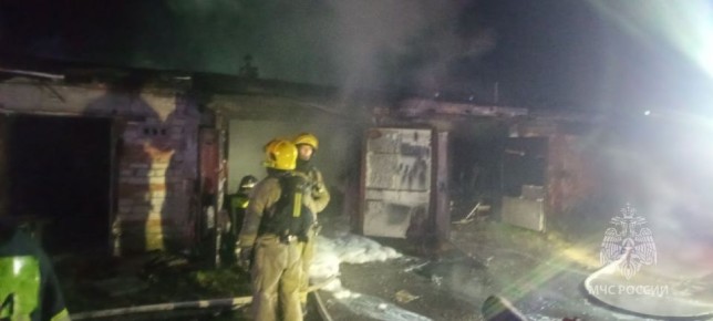 Сотрудники МЧС России потушили пожар в Калининграде