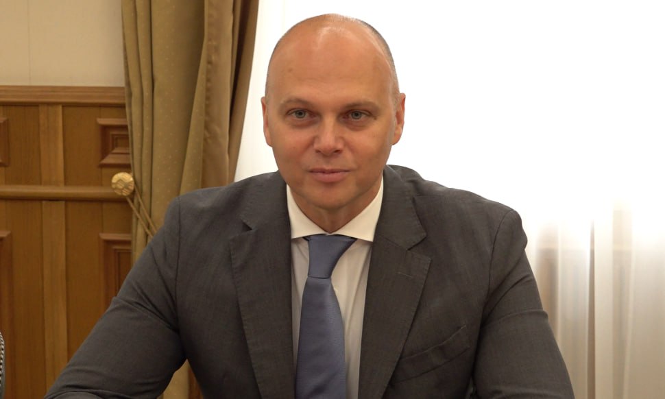 Алексей Беспрозванных попросил калининградцев «переобуться»