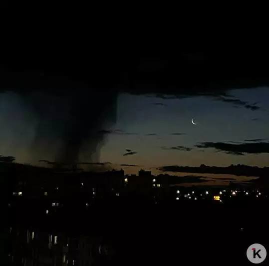 На рассвете над Калининградом навис таинственный чёрный вихрь На рассвете над Калининградом навис таинственный чёрный вихрь