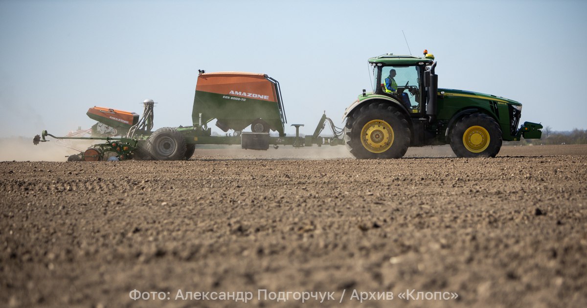 По лесам, по полям: в минсельхозе Калининградской области посчитали тракторы и комбайны