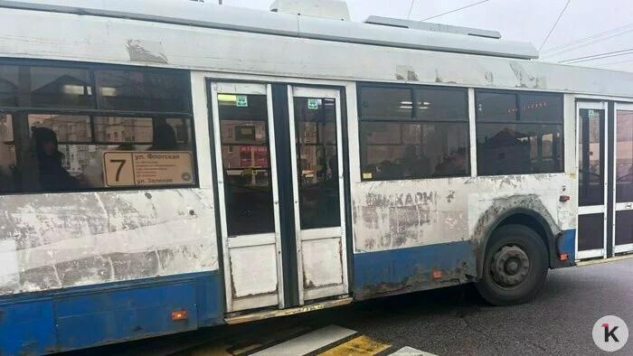 В Калининграде водитель маршрутки справил нужду за остановкой В Калининграде водитель маршрутки справил нужду за остановкой