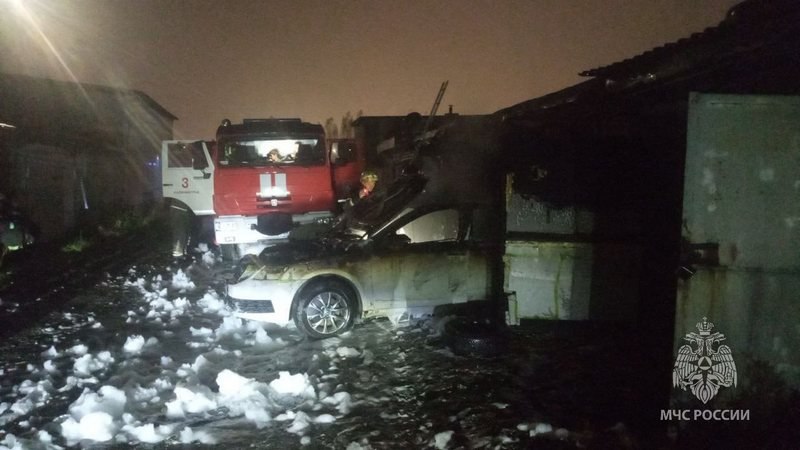 В Калининграде мужчина спасал свою «Шкоду» до сильных ожогов В Калининграде мужчина спасал свою «Шкоду» до сильных ожогов