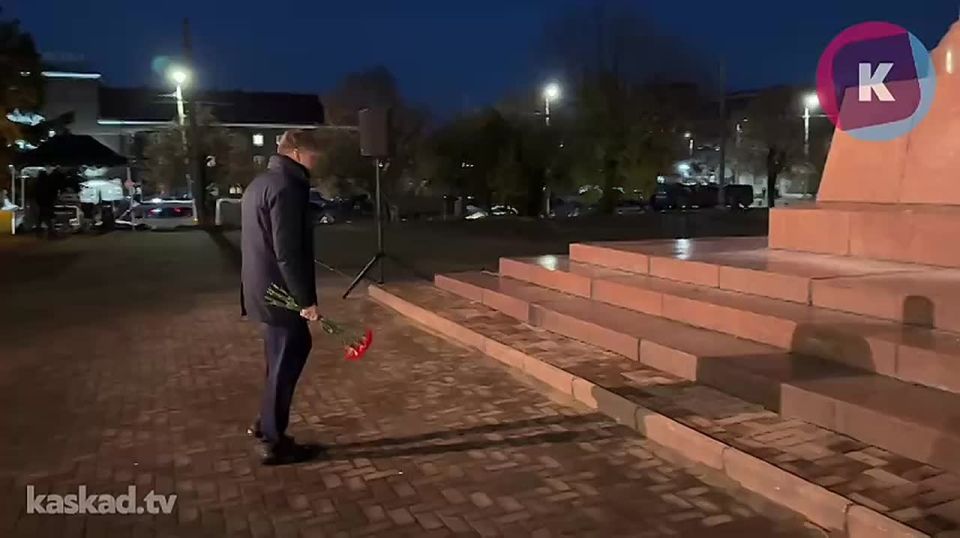 Андрей Кропоткин возложил цветы к монументу Михаилу Калинину