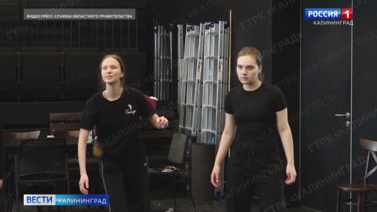 Полномочный представитель президента в Северо-Западном федеральном округе Игорь Руденя и губернатор Алексей Беспрозванных сегодня посетили только что открывшийся корпус филиала института сценических искусств РГИСИ