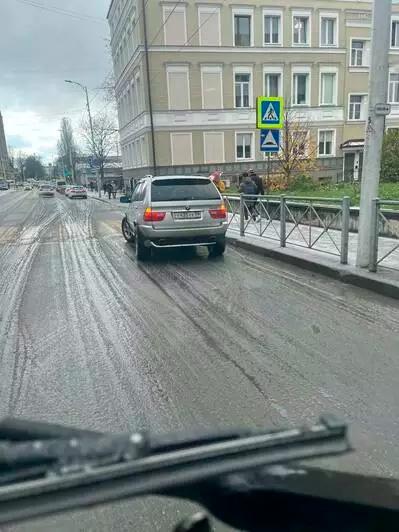 Калининградец на примере показал, почему на Фрунзе образуются пробки Калининградец на примере показал, почему на Фрунзе образуются пробки