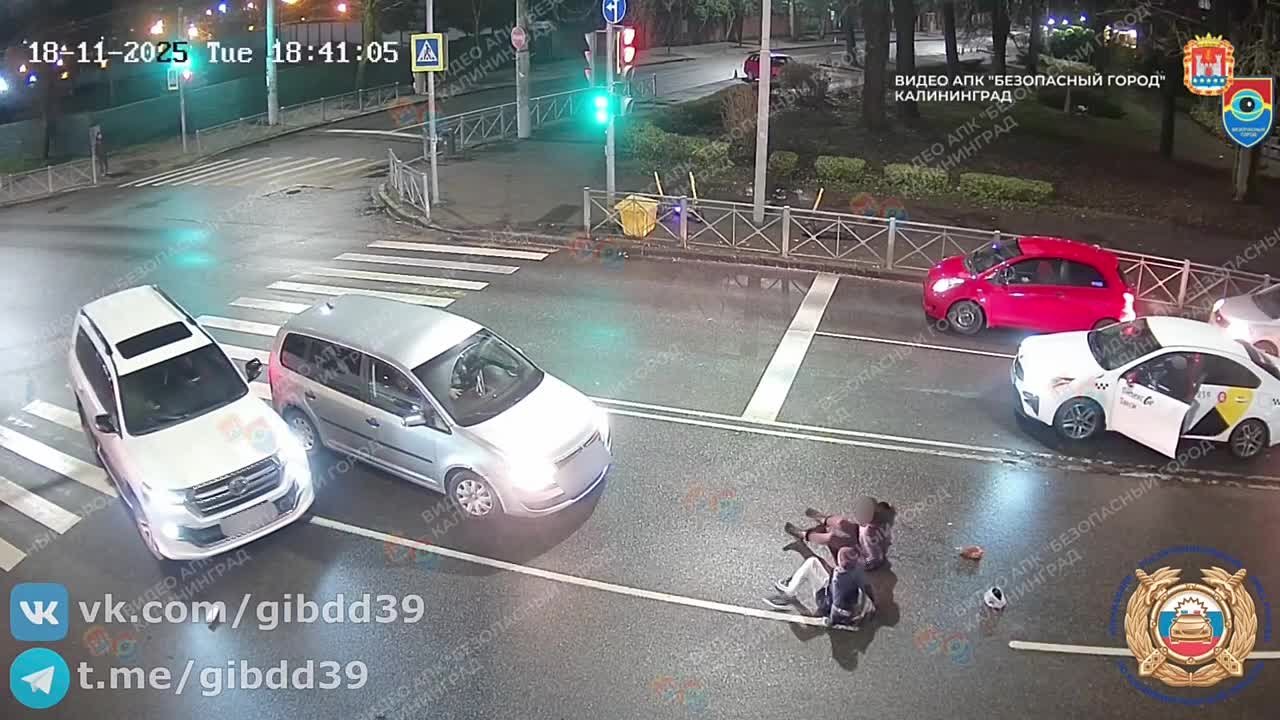 По предварительным данным, 18 ноября 2025 года в 19:26 в городе Калининграде на проспекте Мира в районе дома 132 62-летний водитель автомобиля марки «Фольксваген» при выполнении маневра - поворот налево с улицы Энгельса на...