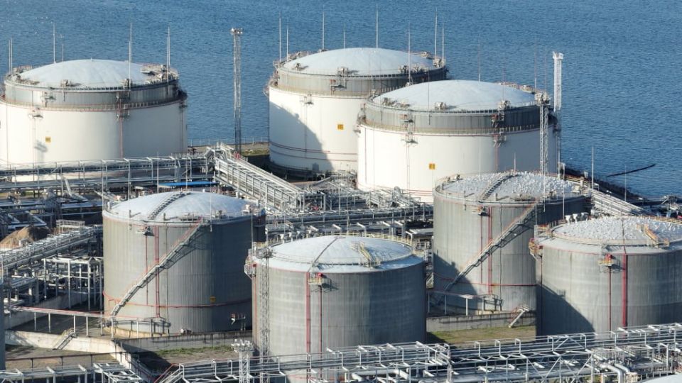 «Ъ» стали известны подробности нового арбитражного разбирательства, связанного с борьбой за контроль над крупнейшим российским терминалом по перевалке нефтепродуктов в Балтийском регионе — АО «Петербургский нефтяной...