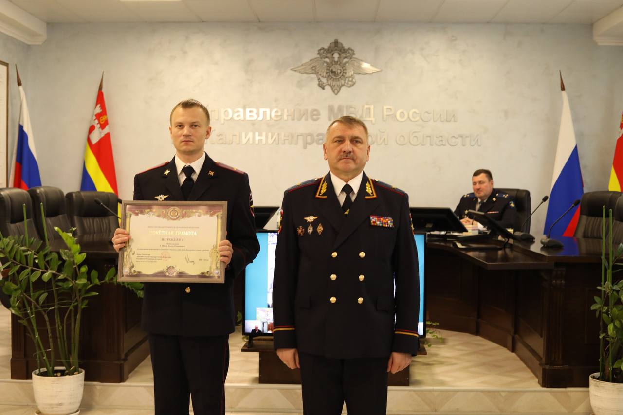 Генерал-майор полиции Александр Сокрутенко вручил ведомственные награды личному составу Генерал-майор полиции Александр Сокрутенко вручил ведомственные награды личному составу