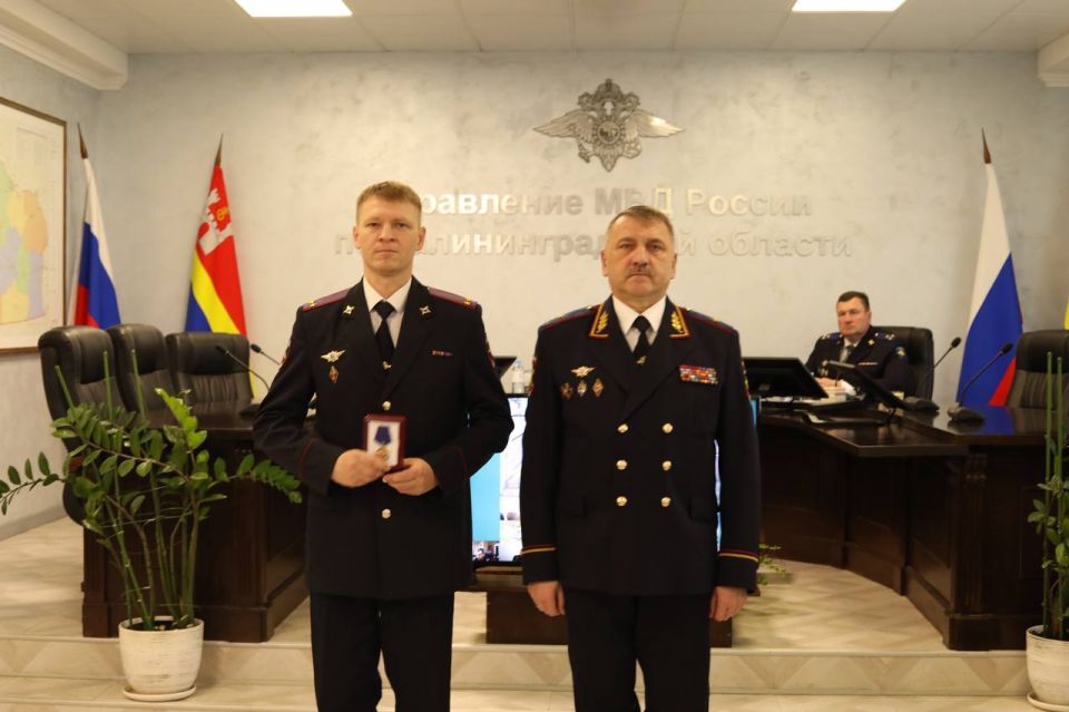 Генерал-майор полиции Александр Сокрутенко вручил ведомственные награды личному составу