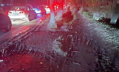 В Калининграде взвыли от жуткого месива на Советском проспекте Пешеход из Калининграда пристыдил ответственных чиновников тёмным месивом, заменяющим тротуар вдоль Советского проспекта