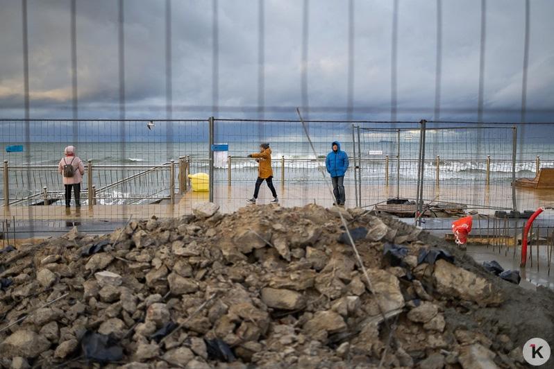 Лужи, стройка и лавочки-гиганты: как выглядит променад в Зеленоградске, который должны вот-вот открыть Лужи, стройка и лавочки-гиганты: как выглядит променад в Зеленоградске, который должны вот-вот открыть