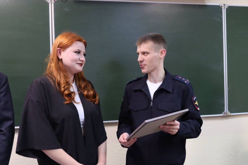 Калининградские полицейские и общественники провели викторину по профилактике мошенничества среди студентов