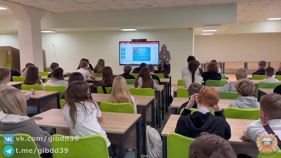 В Калининграде сотрудники Центра ДиТН ПБДД ГИБДД совместно с уполномоченным по правам ребёнка по Калининградской области провели мероприятие, приуроченное ко Всероссийскому дню правовой помощи детям