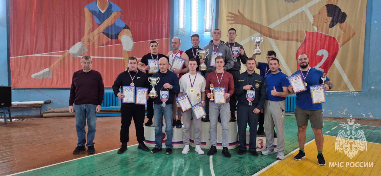 Закаленные огнем и сталью. Сегодня в спортивном зале "Динамо" в рамках Спартакиады Калининградского регионального отделения Общества «Динамо» прошли соревнования по гиревому спорту "Армейский рывок" Закаленные огнем и сталью. Сегодня в спортивном зале "Динамо" в рамках Спартакиады Калининградского регионального отделения Общества «Динамо» прошли соревнования по гиревому спорту "Армейский рывок"