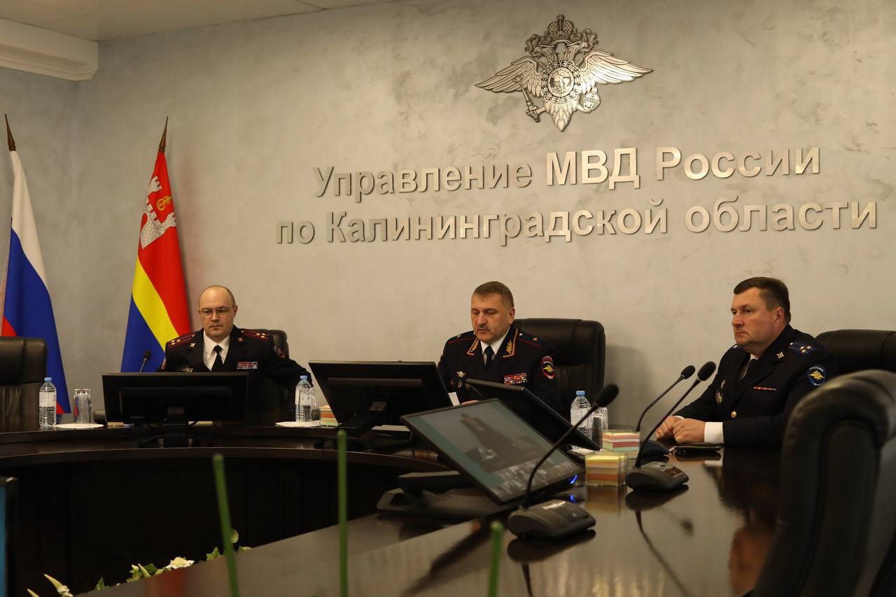 Генерал-майор полиции Александр Сокрутенко вручил ведомственные награды личному составу Генерал-майор полиции Александр Сокрутенко вручил ведомственные награды личному составу